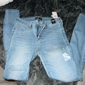 Abercrombie light wash skinny jeans